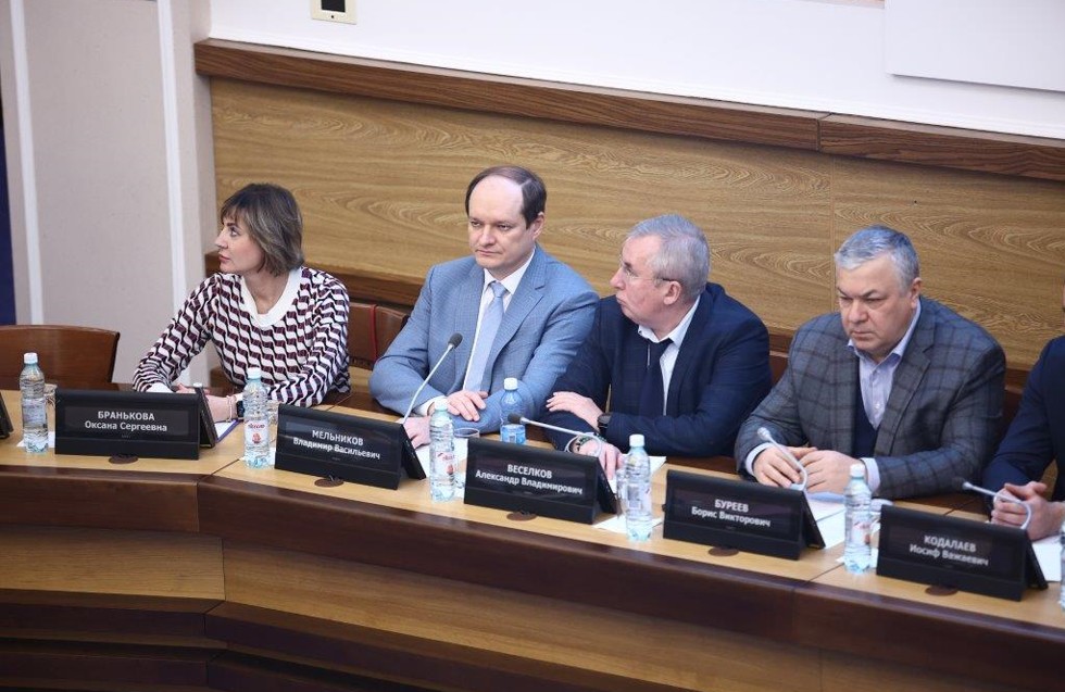 13 ноября в мэрии города Новосибирска состоялись публичные слушания по обсуждению проекта решения Совета депутатов города Новосибирске «О бюджете города Новосибирска на 2026 год и плановый период 2027-2028 годов»